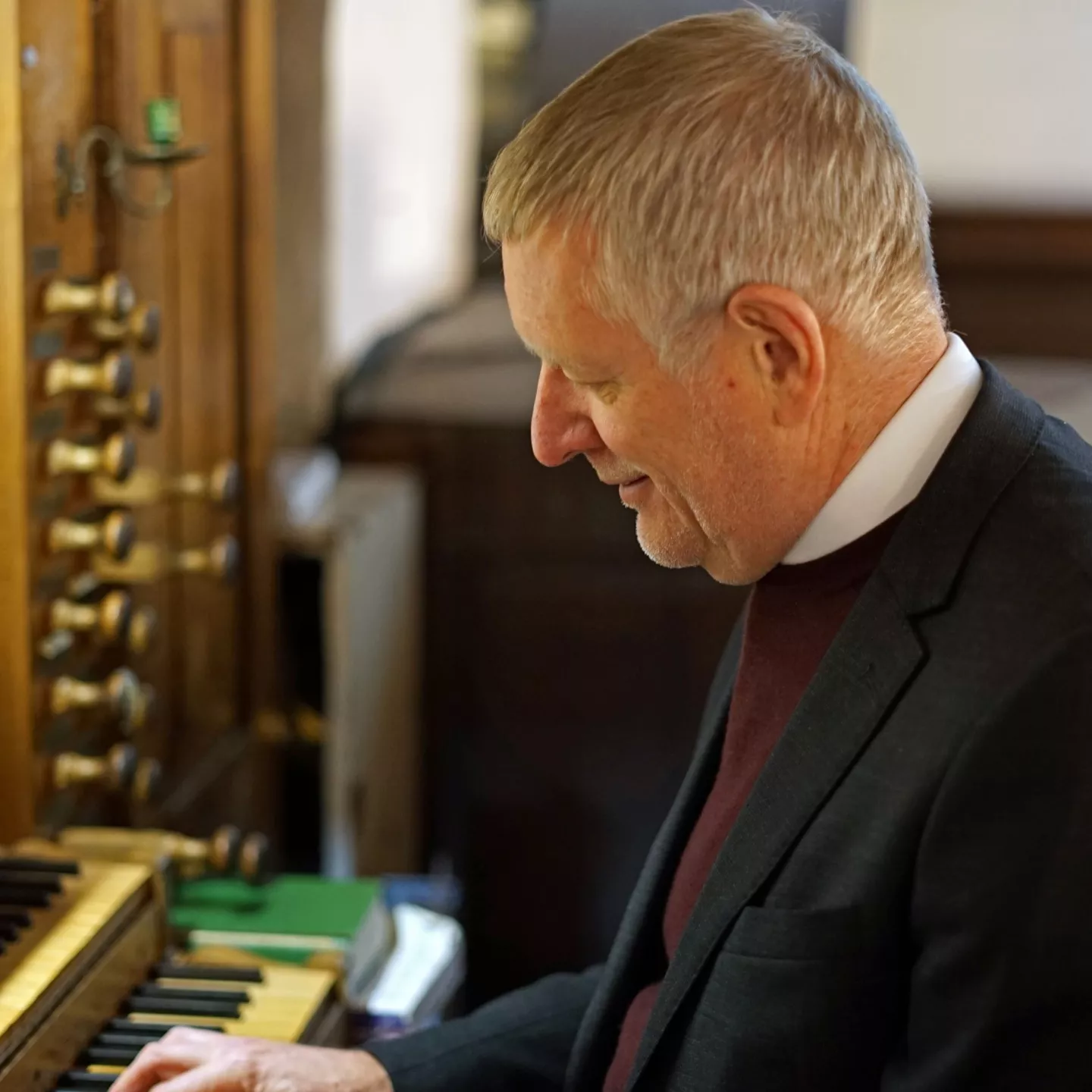 Person playing an organ