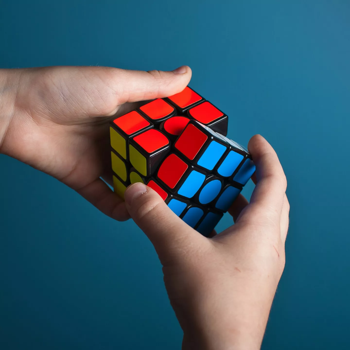 Hands holding a rubik's cube